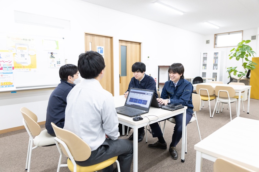 【WEB／日程相談OK／適性検査結果フィードバックも選択可！】就活の悩み解消相談会＆人事抜きの若手社員本音座談会